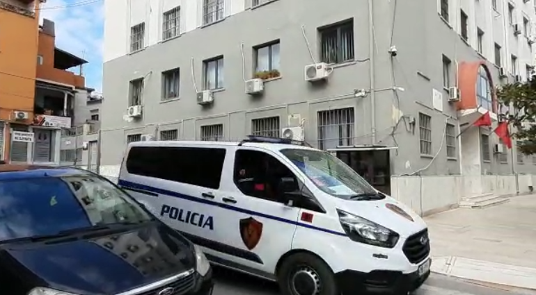 PROTESTA NË DURRËS KUNDËR RRITJES SË ÇMIMEVE/ Lirohen në sallën e gjyqit dy të ndaluar