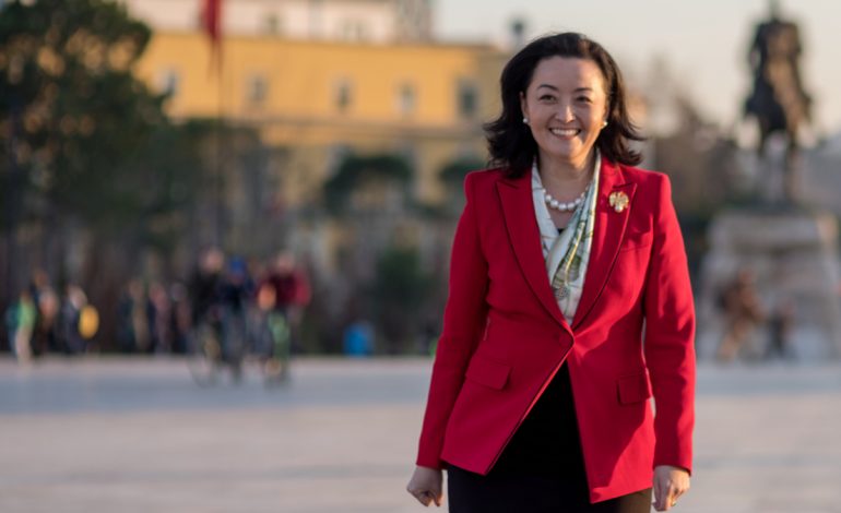 ZGJEDHJET VENDORE/ Yuri Kim zbret në terren, ndjek nga afër procesin në disa Qendra Votimi në Durrës