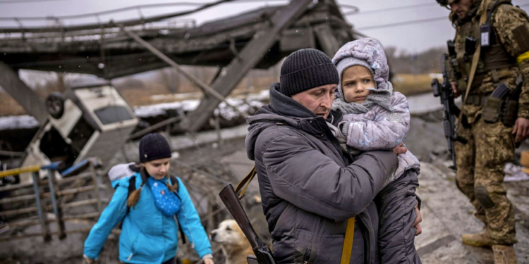 LUFTA/ Ukraina, akuza Rusisë: Janë rrëmbyer të paktën 2,389 fëmijë në Donbas