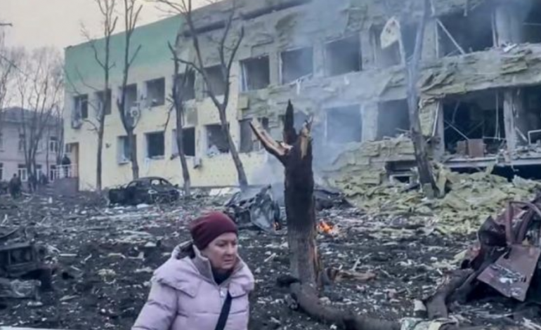 LUFTA/ Rusia po bombardon rafineritë e naftës dhe depot e ushqimit në Ukrainë
