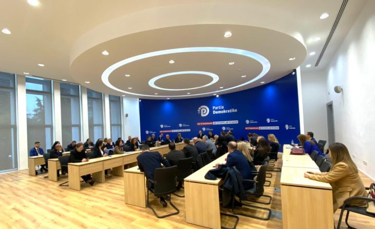 ZBARDHET MBLEDHJA ME DYER TË MBYLLURA/ Salianji ndërhyn te përplasja Berisha- Alibeaj: Nëse e trajtoni si debat mes ju të dyve…