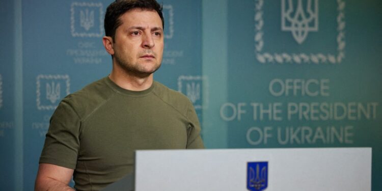 “BOTA QENDRON E HESHTUR”/ Zelensky i zhgënjyer pas sulmit në Kiev: Çfarë kuptimi ka…