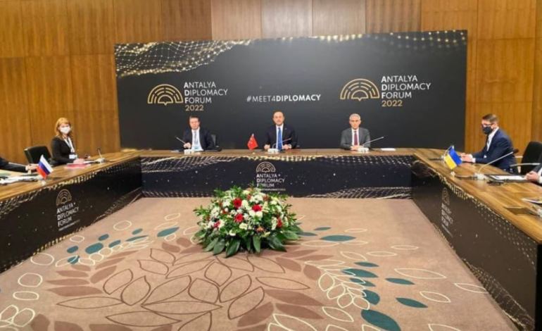 LUFTA NË UKRAINË/ Del FOTO e parë nga takimi Lavrov-Kuleba në Antalia