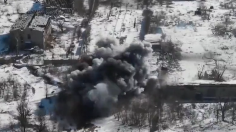 DALIN PAMJET/ Momenti kur ushtria ukrainase shkatërron një tjetër tank rus