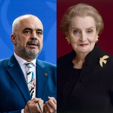 NDAHET NGA JETA ALBRIGHT/ Rama poston FOTON e saj me Thacin: Gruaja që mbikëqyri rrugën e lirisë së Kosovës