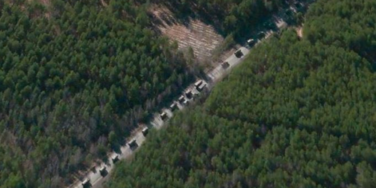 PËRPJEKJET E USHTRISË RUSE PËR PUSHTIMIN E UKRAINËS/ Nga autokolonat e blinduara afër Kievit te plani për të përfshirë çeçenët