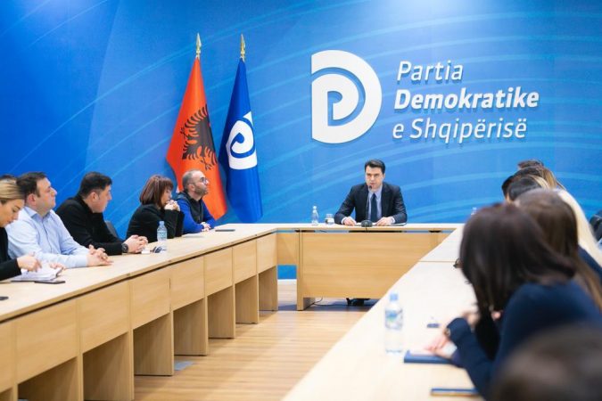 I KËRKUAN TË MOS LARGOHET! Ja kryetarët e PD që nuk mbështesin DORËHEQJEN e Lulzim Bashës