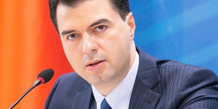 DEPUTETËT I KËRKOJNË DORËHEQJEN/ Lulzim Basha do të mbledhë Grupin Parlamentar të PD