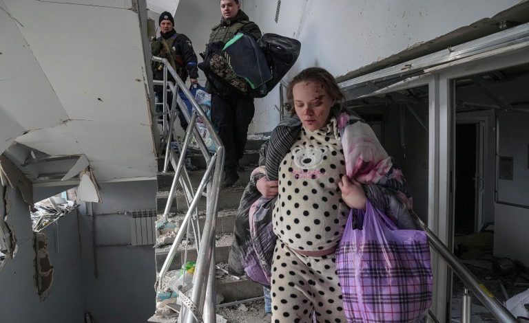 BOMBARDIMET RUSE NË SPITALIN E MARIUPOLIT/ Konfirmohen tre të vdekur, mes tyre një fëmijë