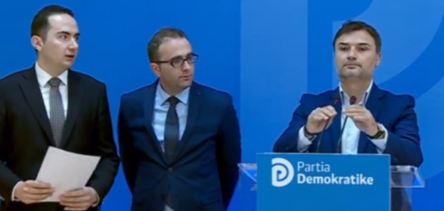 DEBATE NË PD PAS DORËHEQJES SË BASHËS/ Salianji-Bardhit: Hiqni dyert e blinduara se na e shpifët!