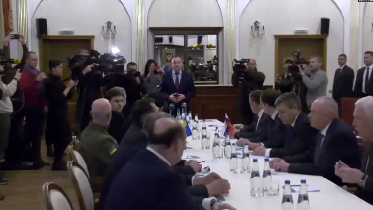 LUFTA/ Këshilltari i Zelenskyt: Bisedimet e reja Rusi-Ukrainë mund të zhvillohen javën e ardhshme