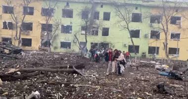 LUFTA/ Pamjet tragjike nga Mariupol pas bombardimit të spitalit të fëmijëve