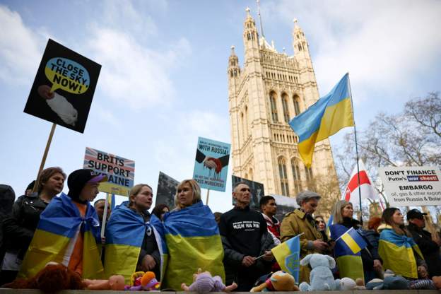 THIRRJE KUNDËR LUFTËS NË UKRAINË/ Pamjet nga protestat që u mbajtën dje në disa shtete