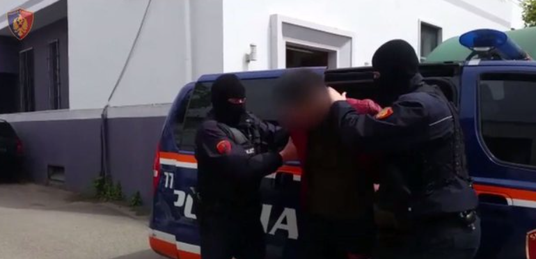 POICIA AKSION NË TROPOJË/ Kishin mbushur makinën me kanabis dhe armë, arrestohen 4 persona