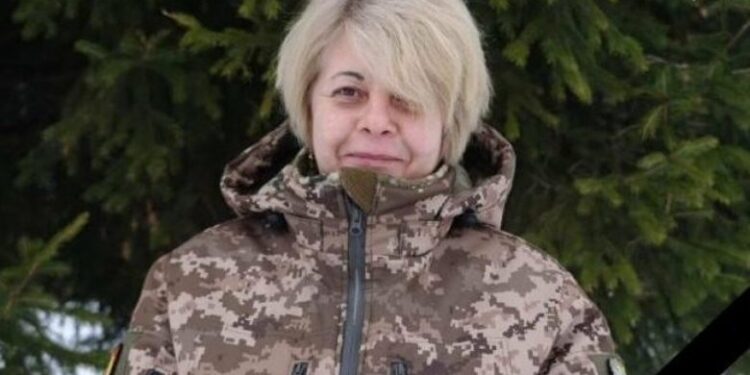 U VRA NGA USHTRIA RUSE DUKE SHËRUAR TË PLAGOSURIT/ Doktoresha merr titullin “Heroinë e Ukrainës”