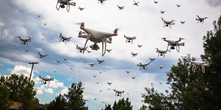 MISTERI/ Një dron i madh ushtarak rrëzohet në oborrin e një shtëpie në Mitrovicë
