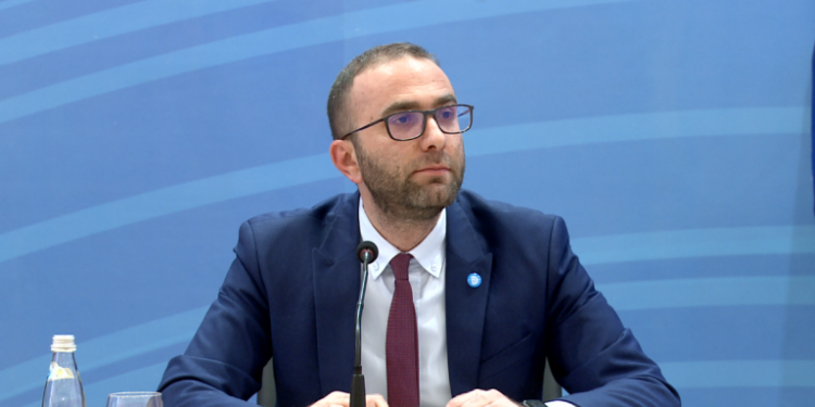 ÇFARË PO NDODH NË PD? Bardhi i jep një “shans” Berishës: Të përjashtuarit e “Rithemelimit”, të mirëpritur në…