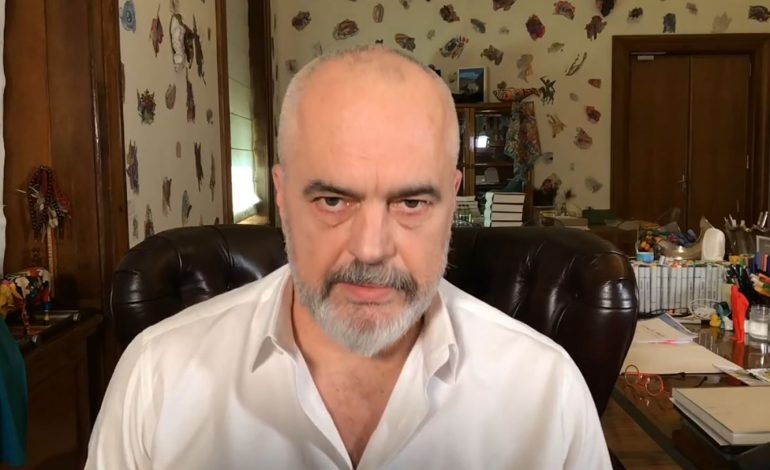 “NJERËZIT NË SHESH, TI LYP BUKË NË SERBI”/ Rama-ndjekësit: Nuk është populli, por një turmë e verbër pas “Foltores” dhe fallxhores