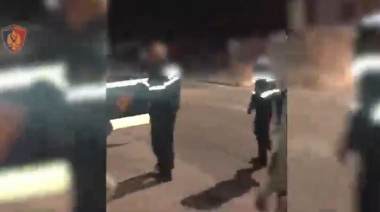 TRANSPORTONTE EMIGRANTË TË PALIGJSHËM/ Arrestohet 22-vjeçari nga Tirana