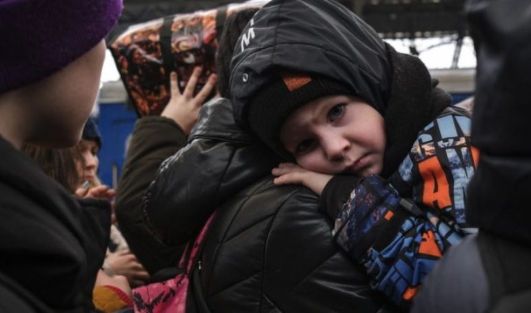 BOMBARDIMET E FRIKSHME RUSE/ Ukraina: Që nga fillimi i luftës janë vrarë 41 fëmijë