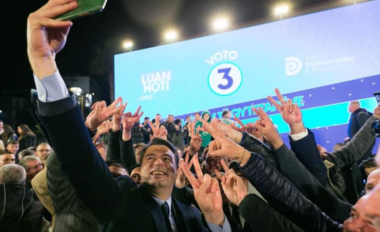 6 MARSI/ Basha ndan foton dhe fton qytetarët e 6 bashkive: Dilni votoni të dielën, votoni PD