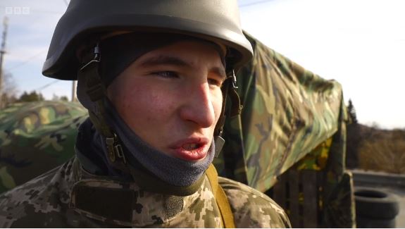 E DHIMBSHME/ Adoleshentët ukrainas në vijën e parë të luftës: Kemi frikë, nuk duam të vdesim