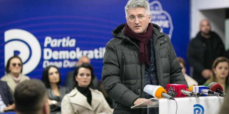“KAM NDJERË PËRBUZJE”/ Gjekmarkaj DORËHIQET nga funksionet në PD: Rrezikojmë të shuhemi
