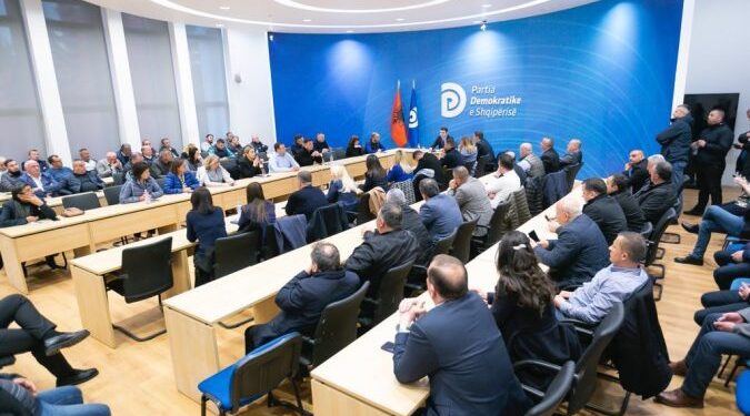 EMRAT/ Nga Duma, Gjekmarkaj e deri te Alizoti. 14 deputetët që bojkotuan Bashën në mbledhjen e grupit