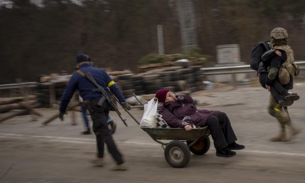 SULMET RUSE/ Bombardohet postblloku i evakuimit të civilëve pranë Kyivit