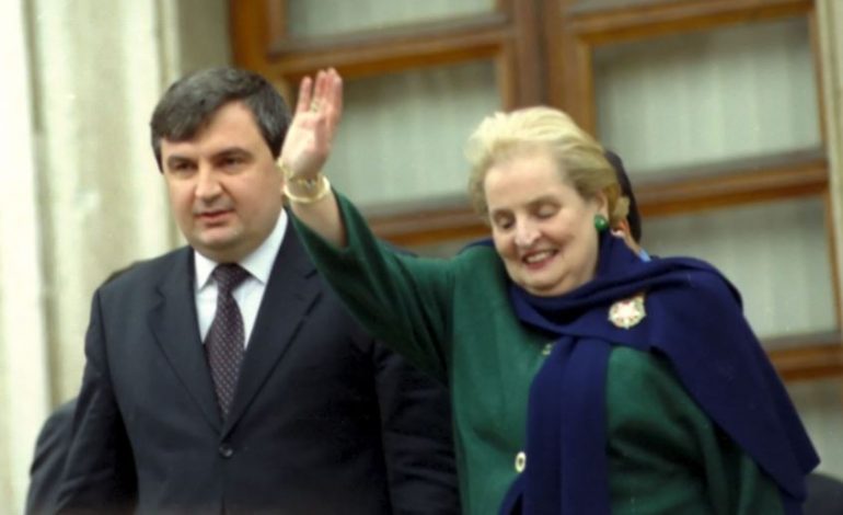 “ROLI I SAJ PËR ÇLIRIMIN E KOSOVËS, JETIK”/ Meta për ndarjen nga jeta të Albright: Do të kujtohet për vlerat për të cilat luftoi dhe…