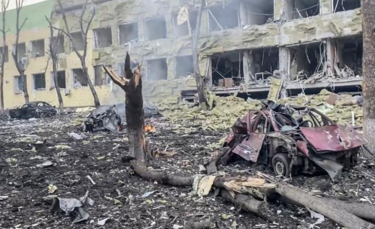 VIJOJNË SULMET/ Raketat ruse godasin ndërtesën në Mykolayiv, plagosen disa civilë dhe ushtarë