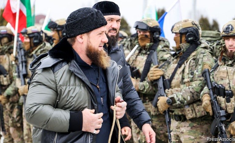 PROFIL/ Nga vasaliteti ndaj Putinit te vdekja e babait dhe lufta kundër Ukrainës: Kush është Ramzan Kadyrov?