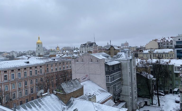 LUFTA/ Temperaturat e ulëta vështirësojnë jetën në Kiev teksa ushtria ruse i afrohet qytetit