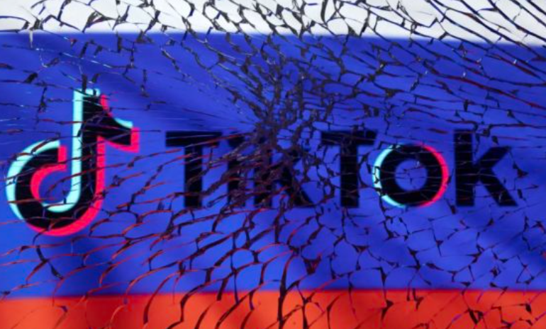 RUSIA NUK NJEH KUFINJ/ Paguan përdoruesit e famshëm të Tik Tok, të bëjnë propagandë pro luftës