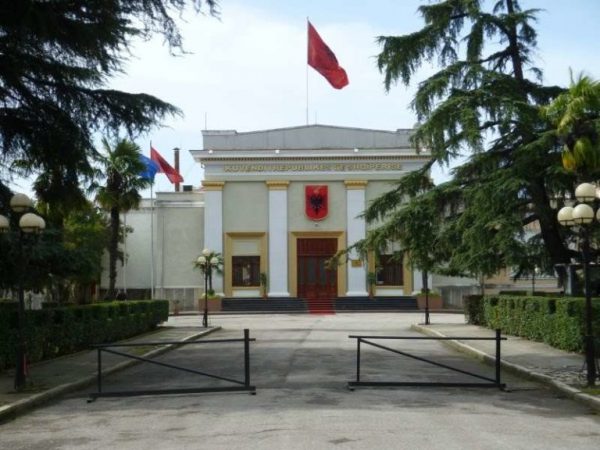 EMRAT/ Komisioni i Ekonomisë dërgon në Kuvend dy kandidaturat për anëtarë të Këshillit Mbikëqyrës të BSH