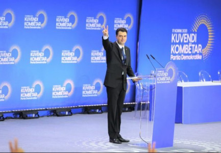 KUVENDI KOMBËTAR I 17 KORRIKUT/ Gjykata e Tiranës regjistron ndryshimet statutore të Lulzim Bashës