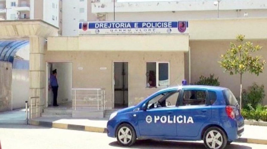 I DEHUR NË TIMON/ E pëson keq nënkomisari në Vlorë, përplasi një makinë dhe u largua nga vendngjarja, policia…