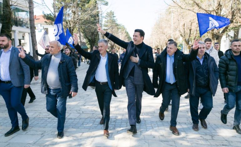 6 MARSI/ Basha publikon videon nga takimi në Dibër: Me Luan Hakën, bashkia mund të kthehet në shërbim të qytetarëve…