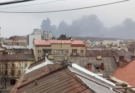 BIDEN VIZITË NË POLONI/ Forcat ruse bombardojnë qytetin ukrainas shumë pranë kufirit (VIDEO)
