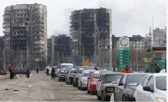 BOMBARDIMET RUSE/ Rreth 30,000 njerëz janë larguar nga Mariupol