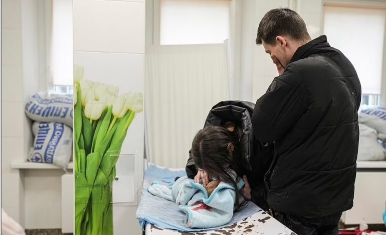 FOTO QË TË COPËTON ZEMRËN/ Foshnja 18-muajshe humb jetën nga bombardimet ruse