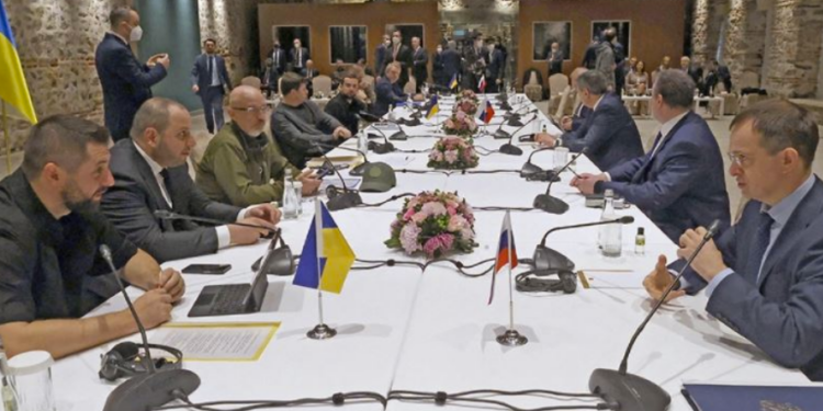 A PO ARRIHET PAQJA? Rusia nis tërheqjen e trupave, zbardhen të plota 5 kushtet e Ukrainës