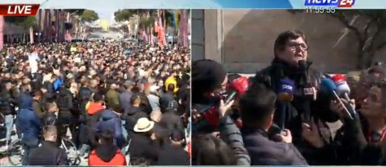 PROTESTA/ Pensionistja: Kam ardhur për një vepër bamirësie, do i fal pensionin tim Linda Ramës