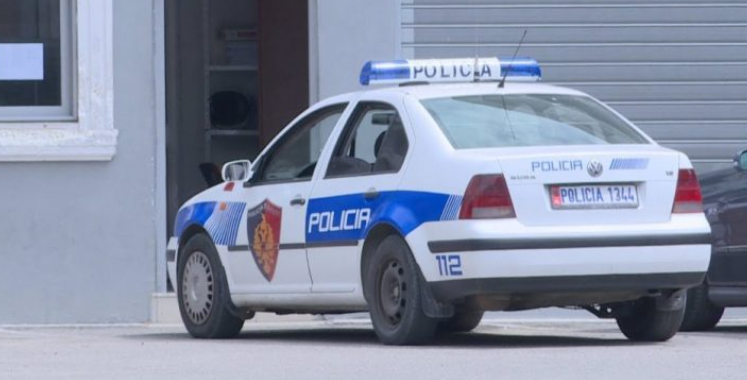 FALSIFIKONIN BILETA TË TRANSPORTIT PUBLIK/ Arrestohet i riu në Tiranë, në kërkim dy të tjerë