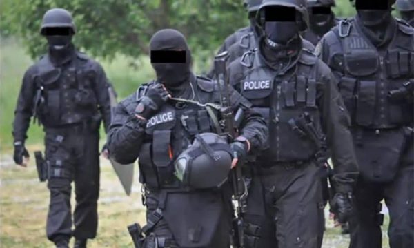 AKSION/ Arrestohen komandantët e dy pikave kufitare me Shqipërinë dhe të gjithë policët e turnit