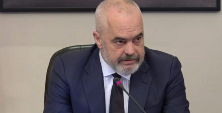 PAS SHTRENJTIMIT/ Rama njofton bashkëbisedim me qytetarët për naftën