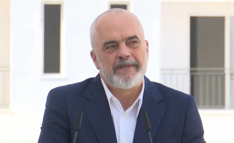 RINDËRTIMI NË KAVAJË/ Rama: Sot bravat i keni të sigurta! Mos u ngatërroni me dy gishtat se t’jua bllokojnë sërish