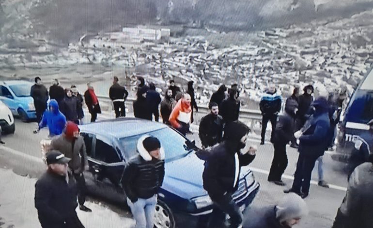 KUNDËR RRITJES SË ÇMIMEVE/ E gjithë Shqipëria në këmbë, qytetarët bllokojnë edhe “Rrugën e Arbërit”