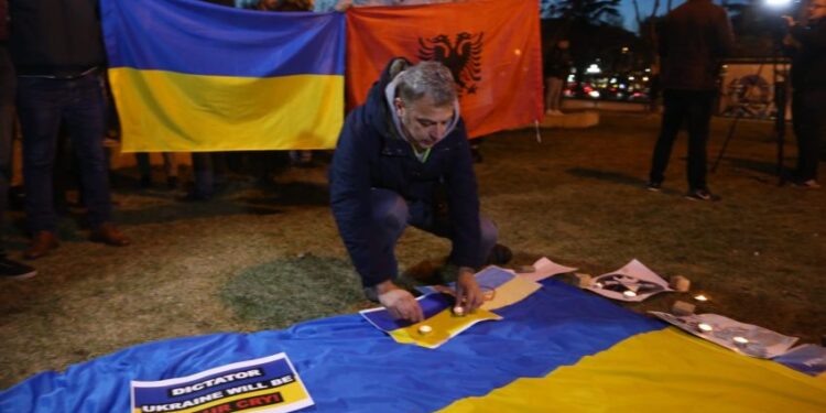 LUFTA/ Shqiptarët e Ukrainës kërkojnë ndihmë, i pamundur evakuimi i tyre drejt Shqipërisë