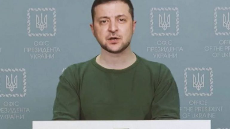 “NDIHMAT VIJNË VONË NË UKRAINË”/ Zelensky: Bombardimet nuk lejojnë evakuimet në Mariupol, u kujtoj liderëve…